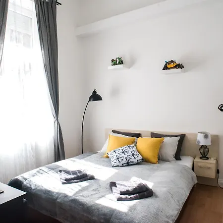 Apartmán N16-spacey, Modern Family Flat For 5 *