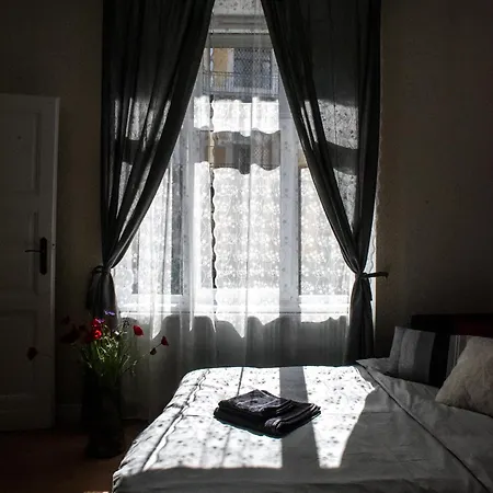 N16-spacey, Modern Family Flat For 5 Apartmán *