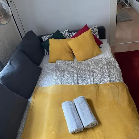 N16-spacey, Modern Family Flat For 5 Apartmán