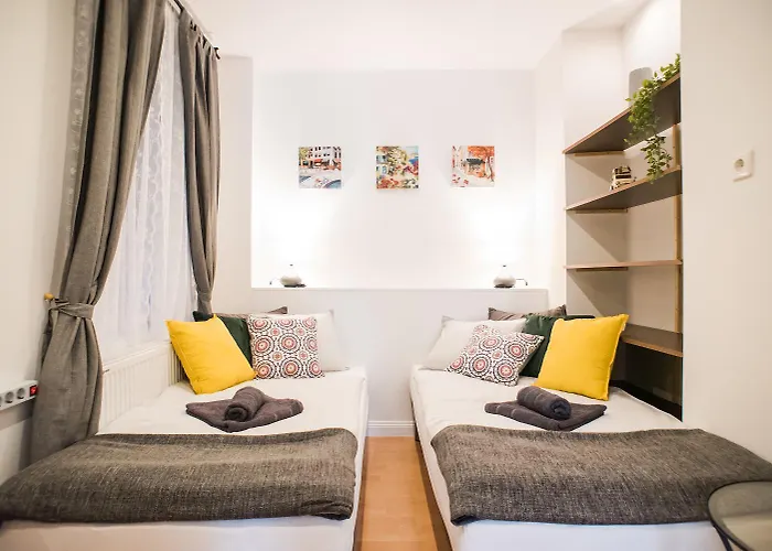 N16-spacey, Modern Family Flat For 5 Apartament