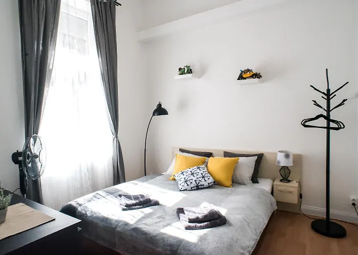 Appartement N16-spacey, Modern Family Flat For 5 *